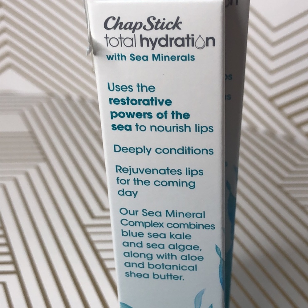 ChapStick Lip Treatment Total Hydration With Sea Minerals Overnight Renewal Balm - Picture 11 of 11